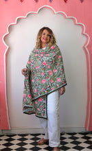Load image into Gallery viewer, Phul Kari Shawl