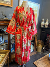 Load image into Gallery viewer, Kimono dressing gown- red