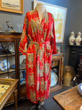 Load image into Gallery viewer, Kimono dressing gown- red