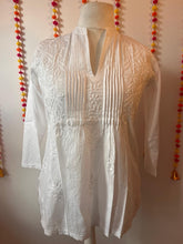 Load image into Gallery viewer, Chikan Kari blouse